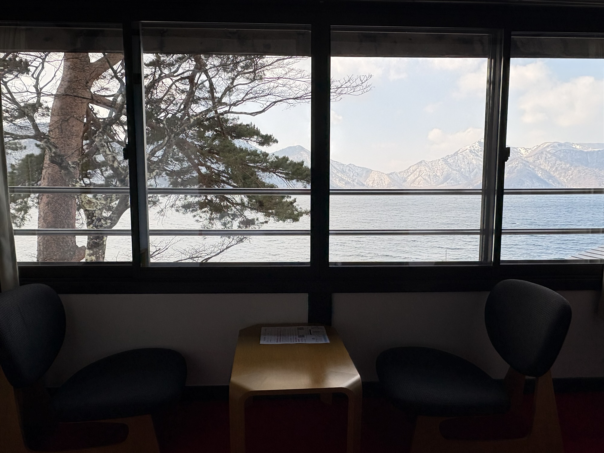 Read more about the article 栃木縣日光高CP值一泊二食旅館| 日式傳統建築湖上苑雪景就在眼前